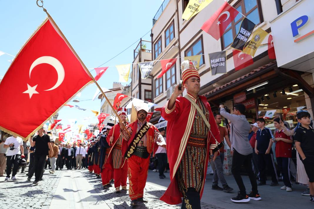 Konya’nın tarihi çarşısındaki alışveriş günlerinde ikinci gün 6